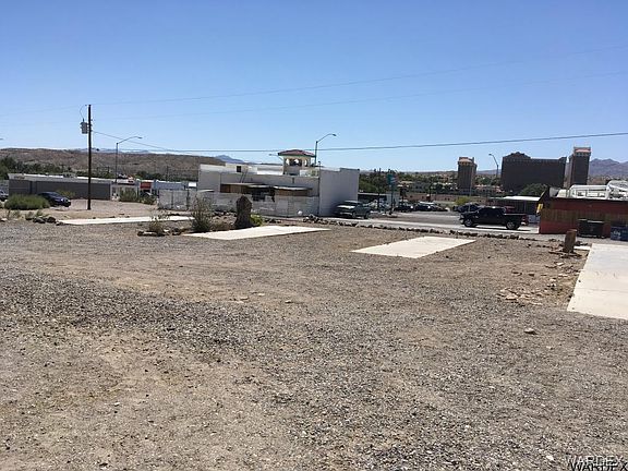 3rd image of 391 Lee Ave