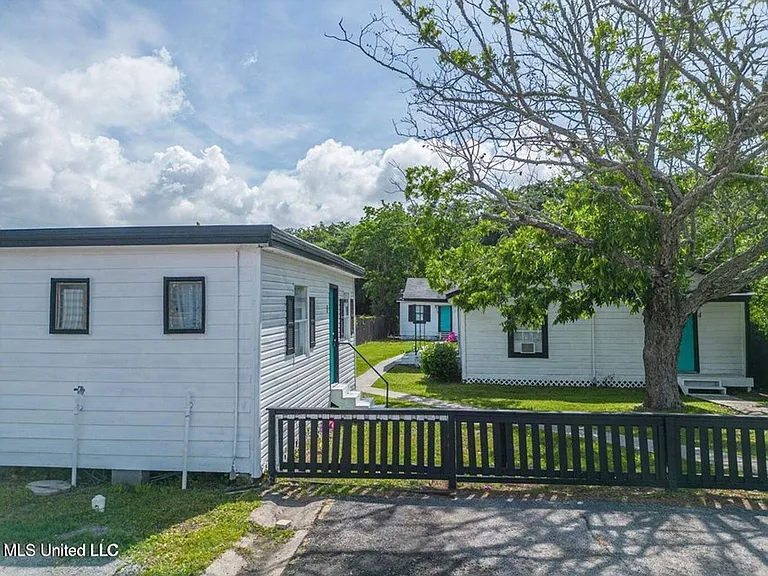 1812 Market St — Photo 10