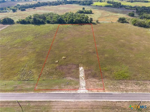 172 Highland Dr, Cameron, TX 76520