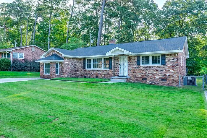 2532 Parkwood Dr — Photo 1