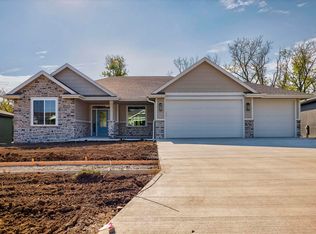 5735 SW 55th Ter, Topeka, KS 66610