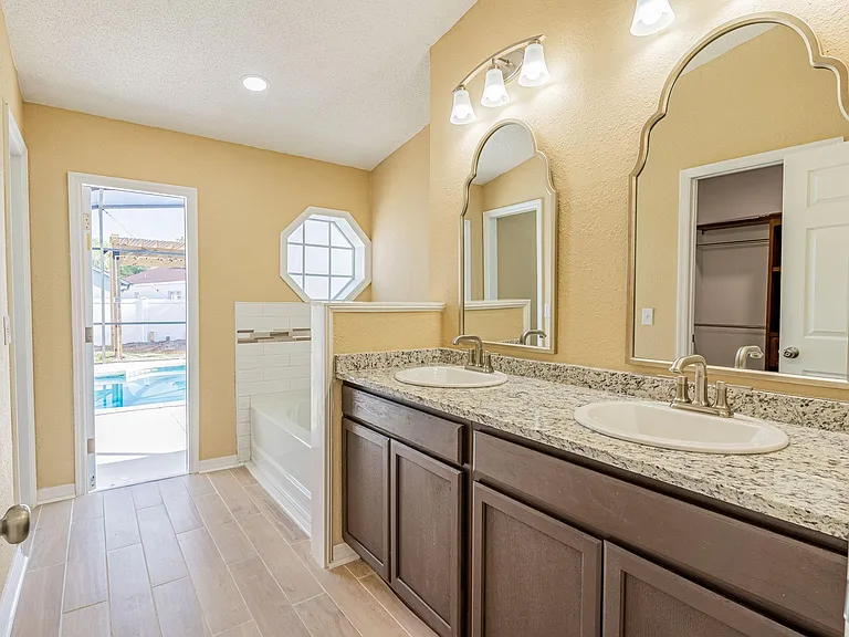 11318 Carabelee Cir — Photo 18