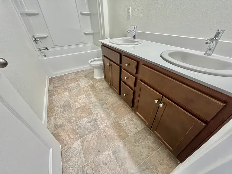 350 Miramar Dr — Photo 16