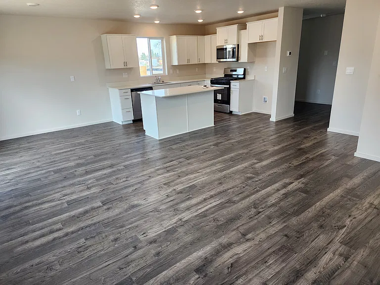 161 Greencrest St NE — Photo 8