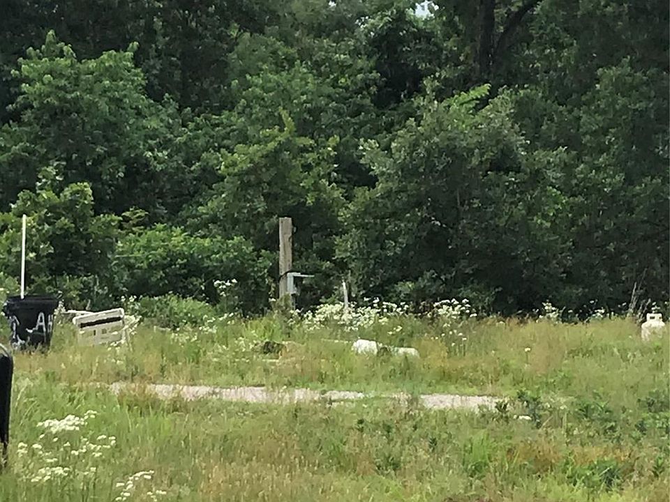 2nd image of 19834 E 410th Rd
