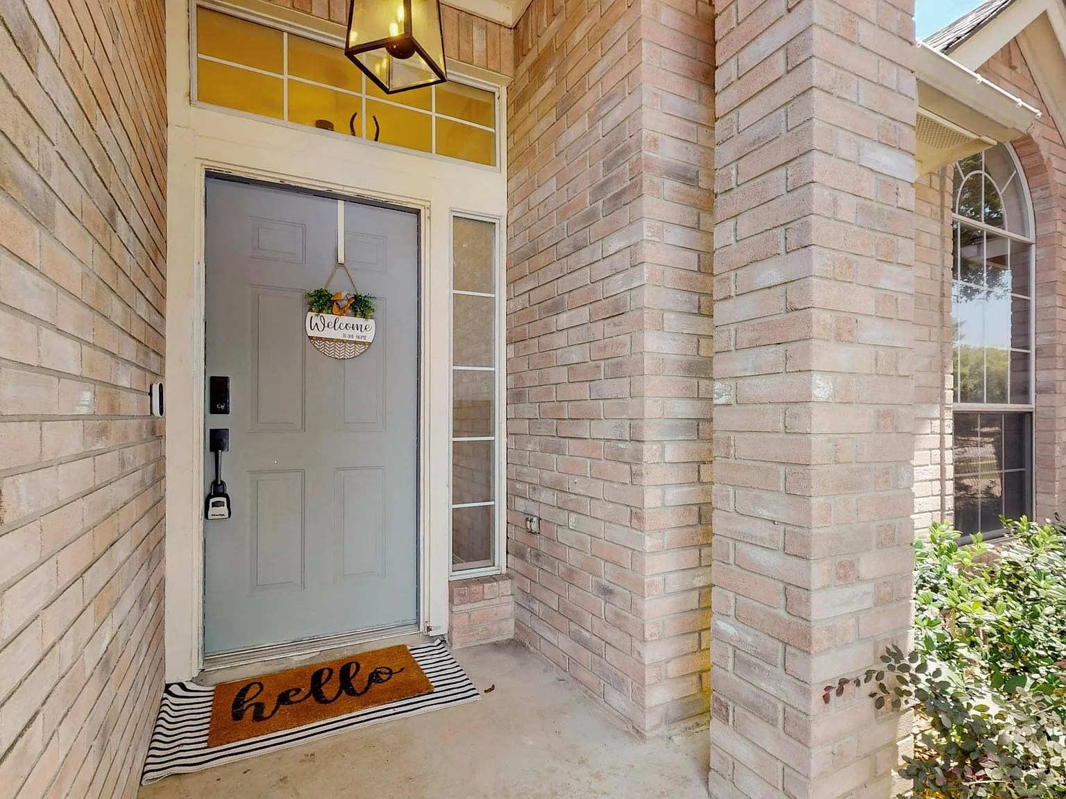 3 bed, 2.0 bath, 1356 sqft, $1,900 — Photo 3