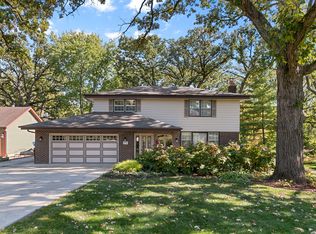 1S571 Sunnybrook Rd, Glen Ellyn, IL 60137