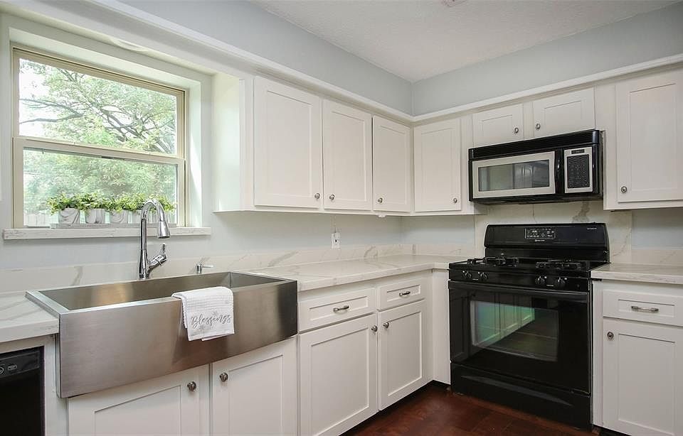 1st image of 15309 Welwyn Dr