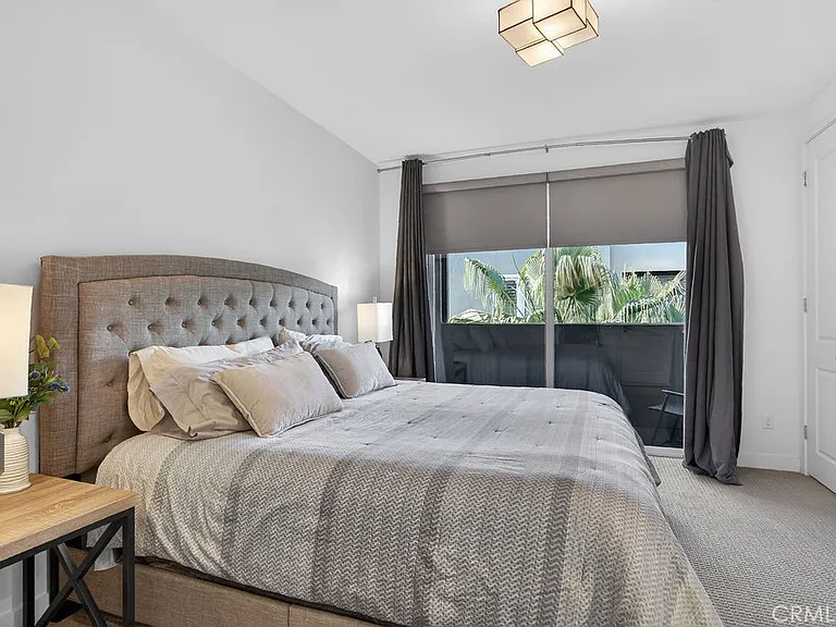 985 Doheny Way — Photo 16