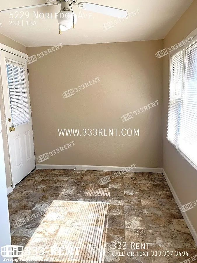 Be enchanted with your stone exterior at your home just north of downtown! — Photo 4