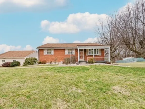 1150 Waverly Dr, Latrobe, PA 15650