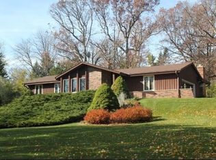 S41W26911 Oak Grove Ln, Waukesha, WI 53189