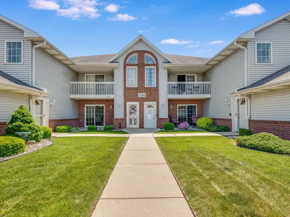 1284 Village Centre Dr Unit 2, Kenosha, WI 53144