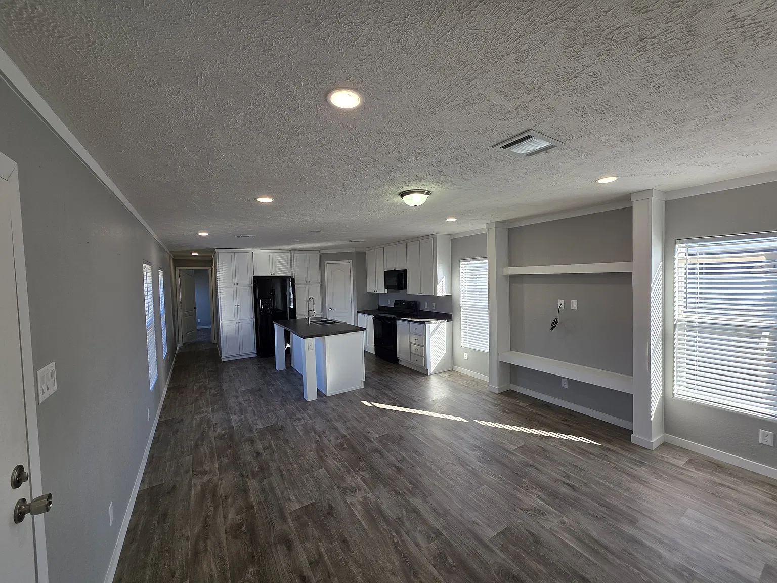 3 bed, 1200 sqft, $1,250 — Photo 2