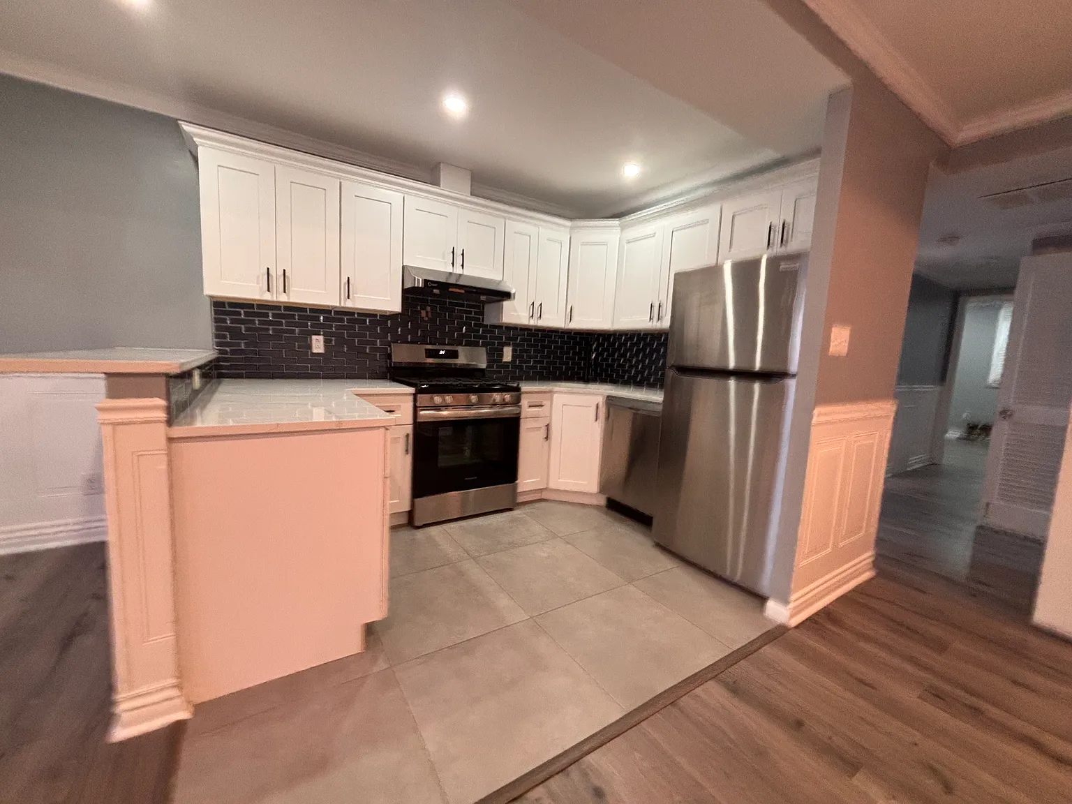 2 bed, 900 sqft, $1,800 — Photo 1