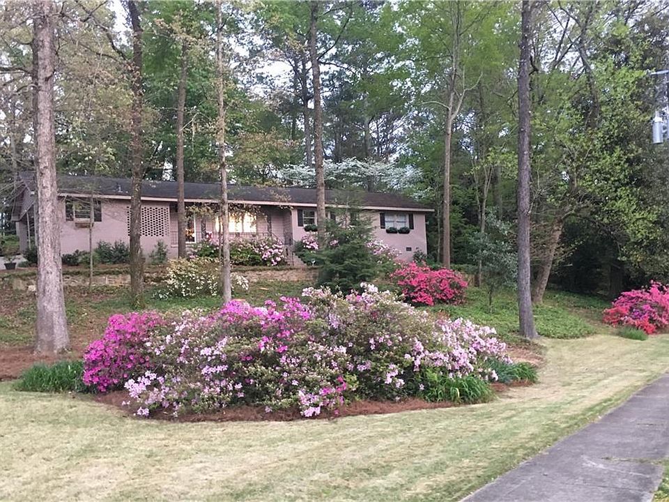 1st image of 2379 Hawthorne Dr NE