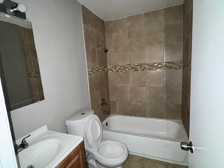 1215 Truxton St #203 — Photo 8