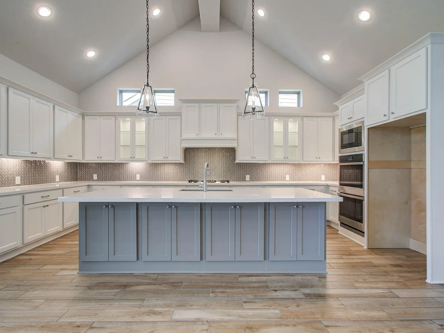 4 bed, 3.5 bath, 3353 sqft, $4,000 — Photo 4