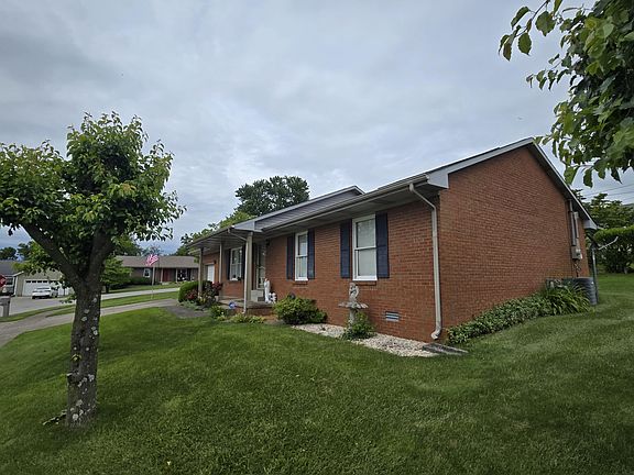 4th image of 110 Albany Ln