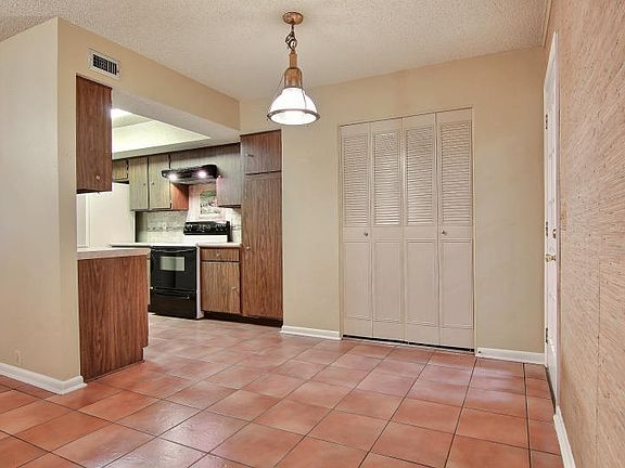 2nd image of 116 Townhouse Ln #116