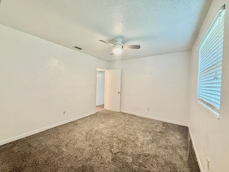 203 Hastings Ct — Photo 26