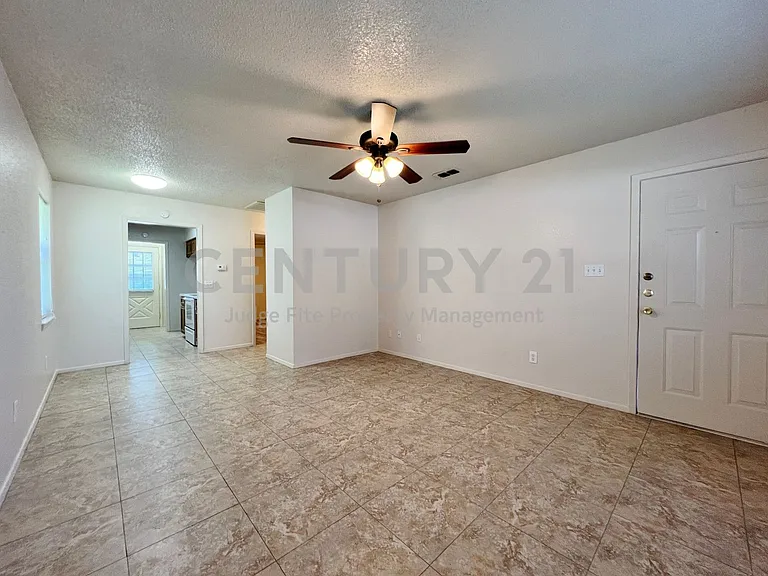 1110 S Rusk St #B — Photo 3