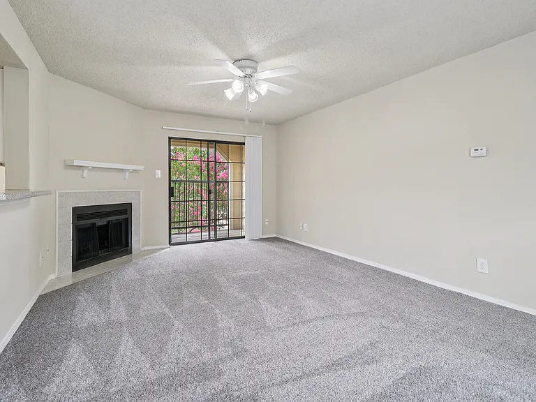 B3 Livingroom PATIO