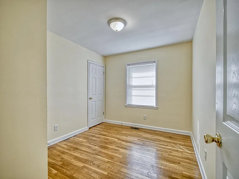 160 E Lowry Ln — Photo 19