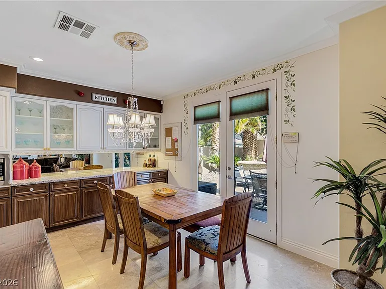 724 Pinnacle Heights Ln — Photo 22