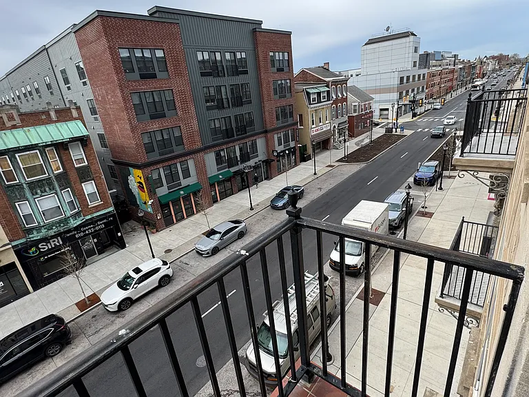 948 Court St #401 — Photo 15