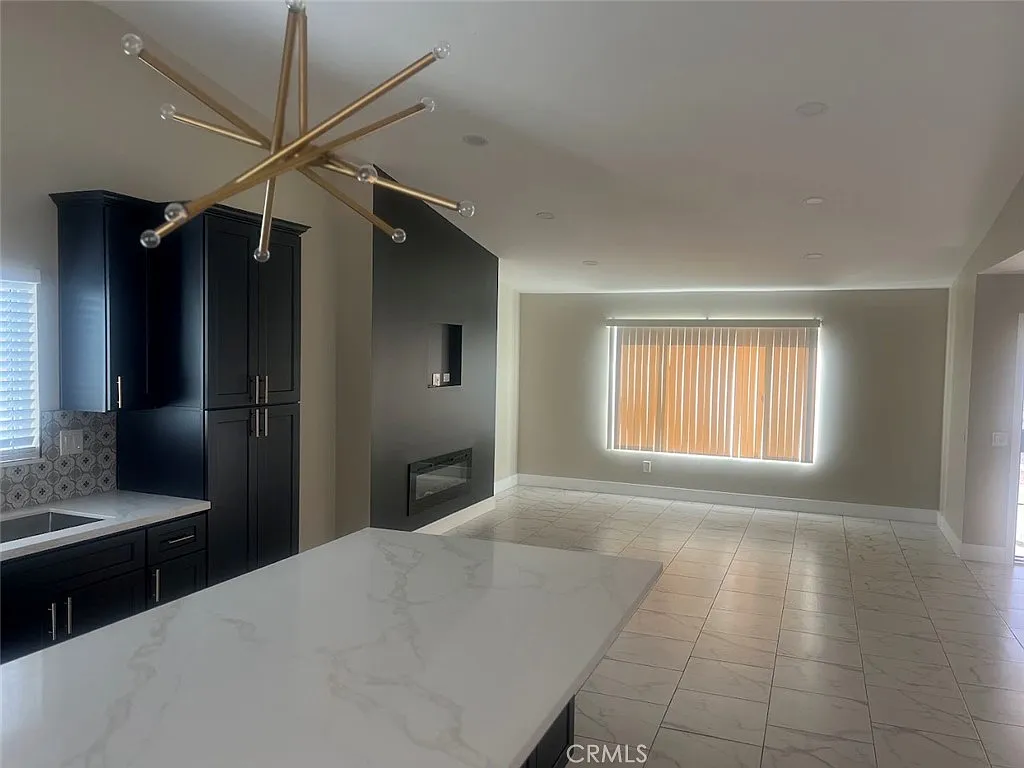 3 bed, 1330 sqft, $3,200 — Photo 3