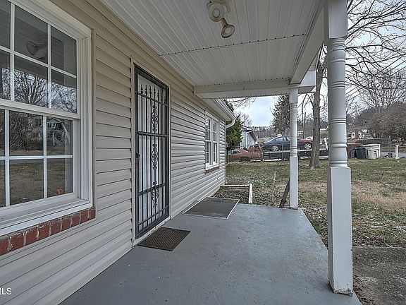 5th image of 233 Independence Dr
