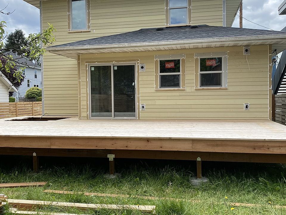 2nd image of 4122 SE 28th Pl