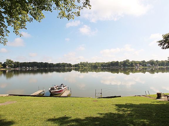 3rd image of 3306 N Skinner Lake Dr W