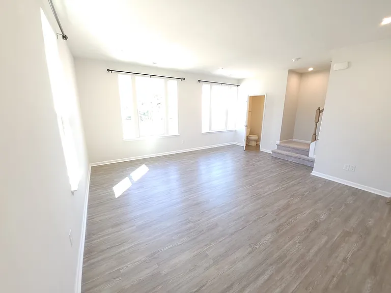 LIVING ROOM WITH WINDOWS AND BEAUTIFUL VIEW .