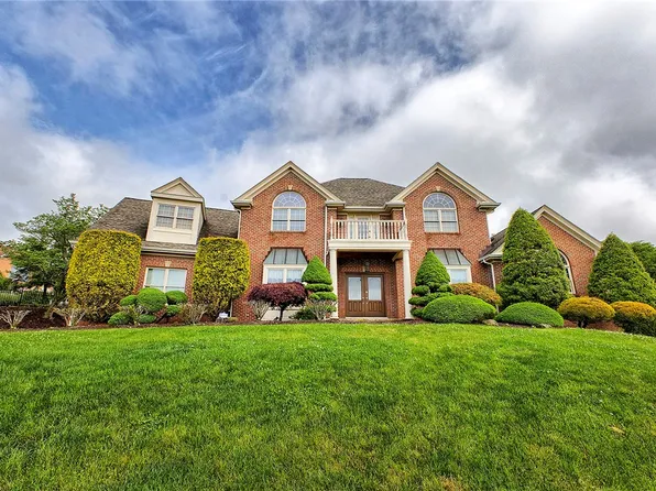 33 Hawthorne Ln, Irwin, PA 15642