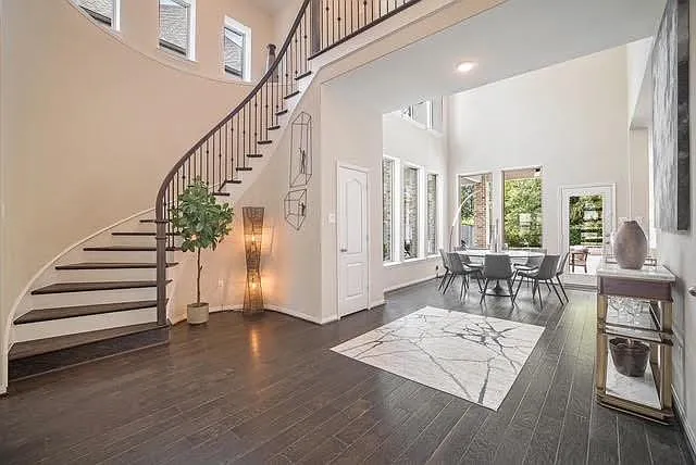 3 bed, 3.0 bath, 2878 sqft, $4,000 — Photo 3