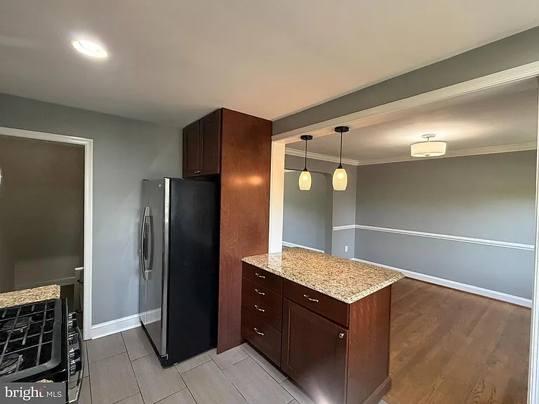 1543 Cottage Ln — Photo 14