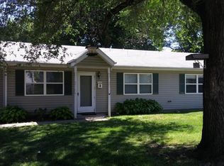 2404 El Tivoli Dr, Saint Joseph, MO 64507