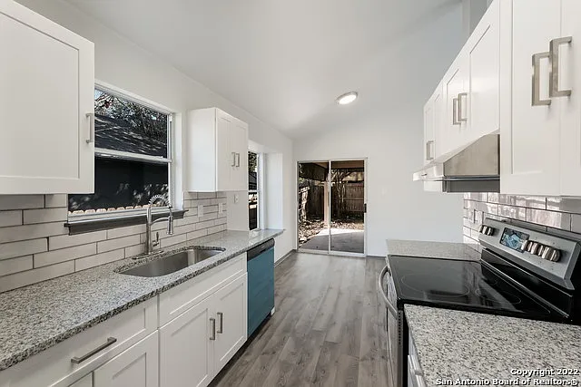 9014 Gill Brg — Photo 17
