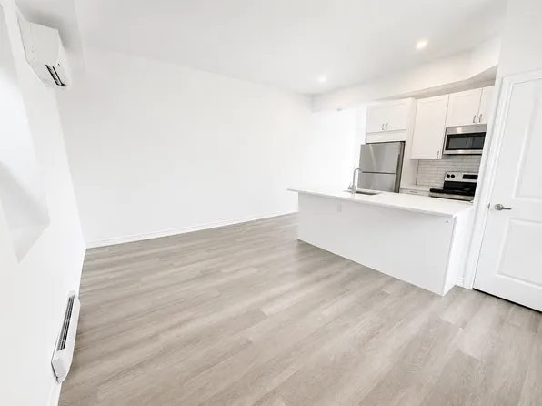 16 West Ave S #117, Hamilton, ON L8N 2S1