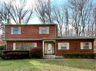 11 Perth Ave, Chestnut Ridge, NY 10977