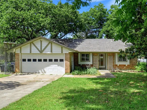 1017 Jarvis Ln, Azle, TX 76020