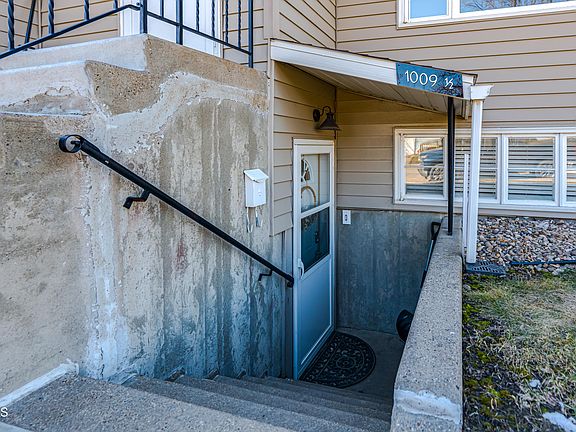 4th image of 1009 Lake Ave