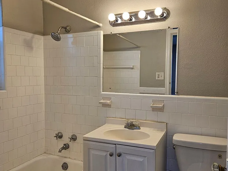 City Park/Park Hill Lovely One Bedroom Apartment - Conveniently Located! — Photo 26