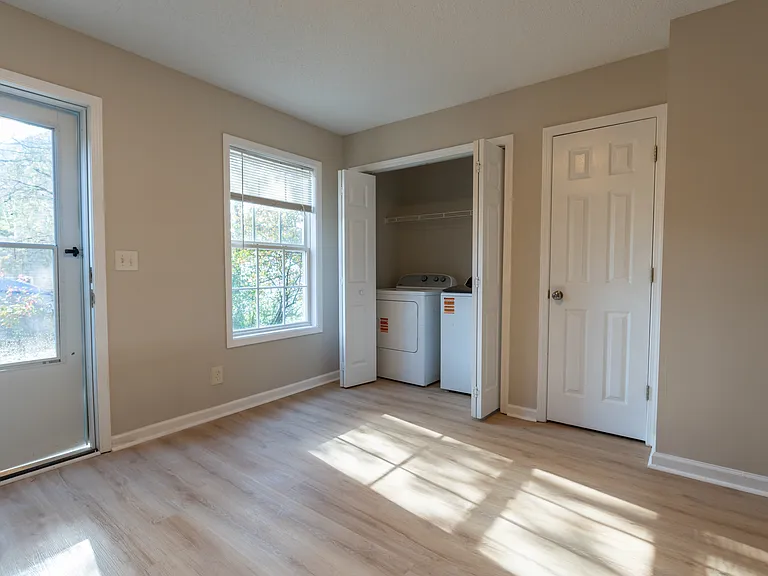 225 Springfield Cir #B — Photo 5