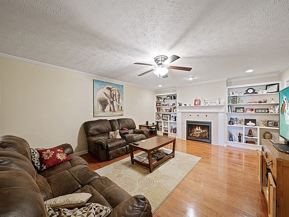 2nd image of 1117 Belmont Dr