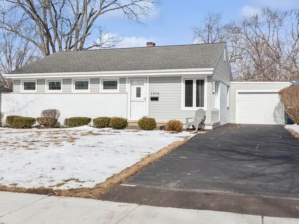 1954 Redwood Ln, Northbrook, IL 60062