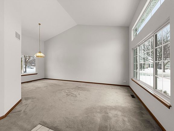 5th image of 156 Bedford Ave