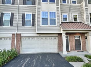 3333 Kentshire Cir, Aurora, IL 60504